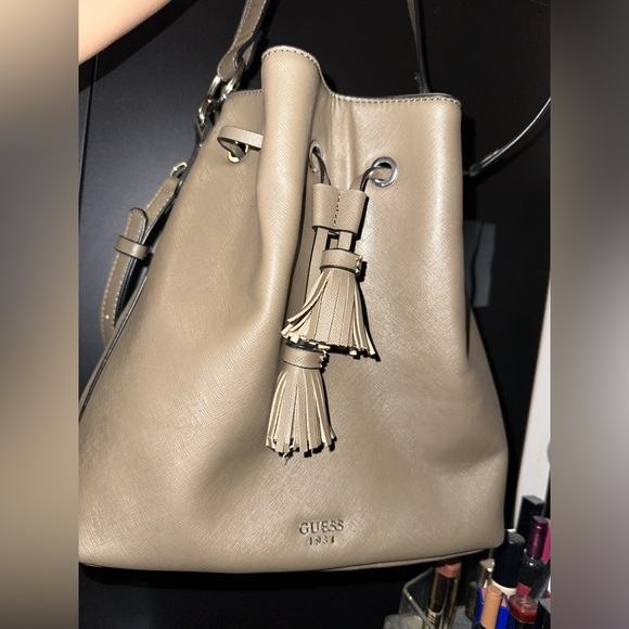 Guess Bucket Bag - Picture 12 of 13